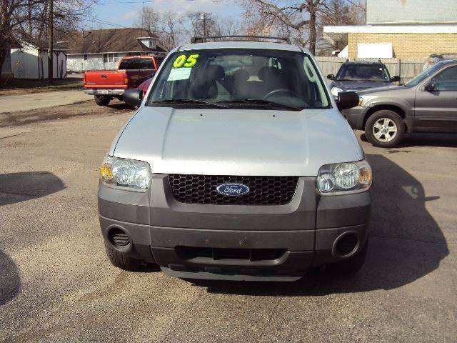 2005 Ford Escape XLS 4dr SUV